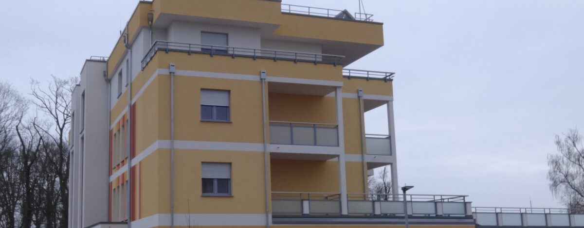 “WoMeNa” Tagespflege und Senioren-WGs
